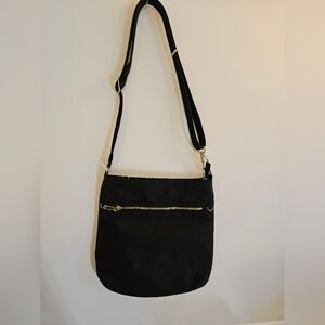 Travelon RFID Pocket Anti-Theft Crossbody Bag in Black.
